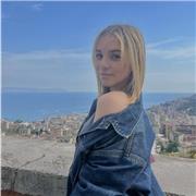 Laureanda in Lettere Moderne impartisce lezioni di latino, letteratura italiana e storia per studenti di scuola elementare, media, liceo classico o scientifico